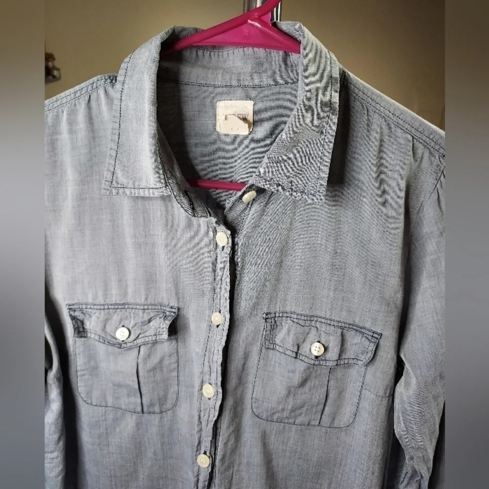 J.Crew med women's blue button shirt 2 front pockets
